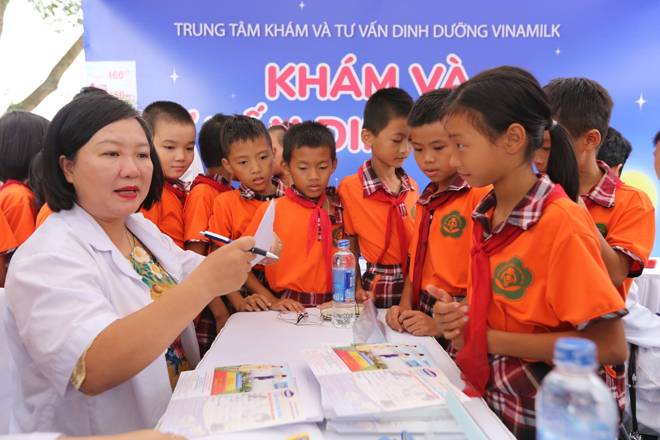 Quỹ[-]sữa[-]Vươn[-]cao[-]VN[-]và[-]Vinamilk[-]đem[-]niềm[-]vui[-]trung[-]thu[-]đến[-]cho[-]trẻ[-]em[-]tỉnh[-]Vĩnh[-]Phúc